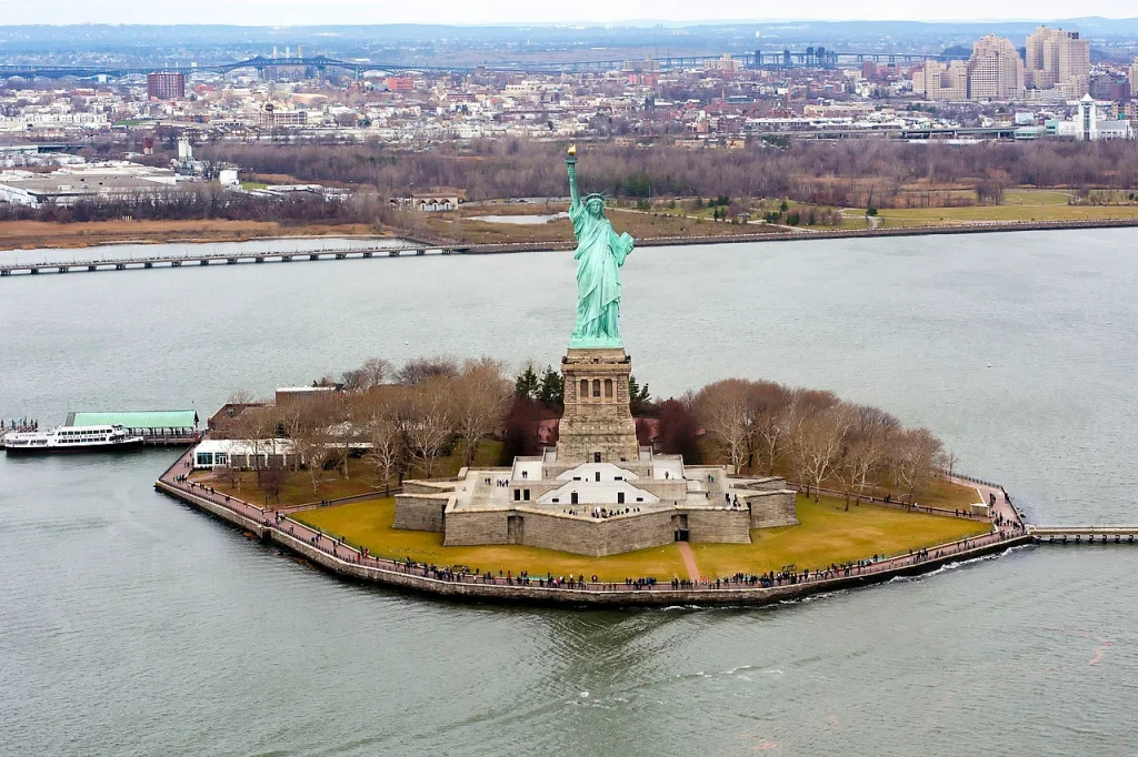 original color of statue of liberty
